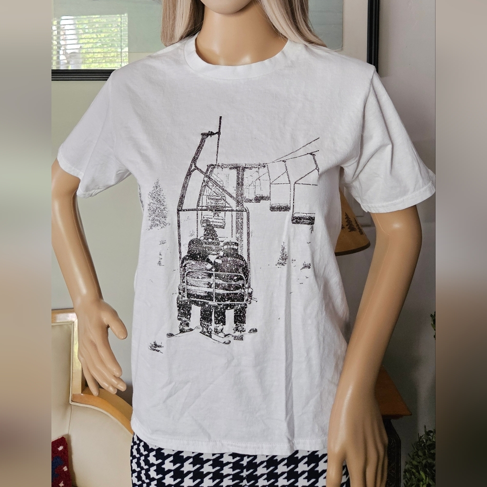 White Graphic T-Shirt with Ski Lift Design XS